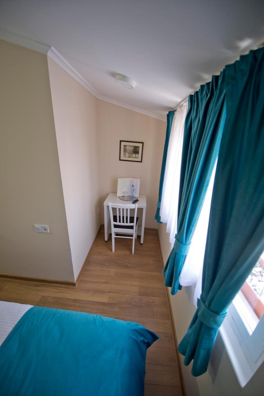 Emigrant Boutique Hotel Тбилиси Екстериор снимка