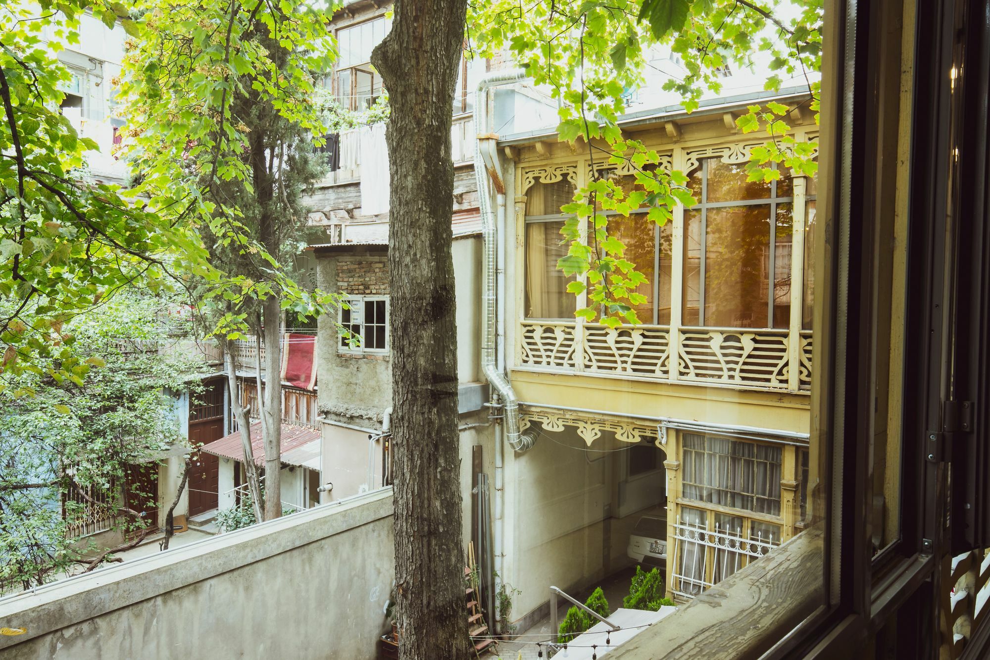 Emigrant Boutique Hotel Тбилиси Екстериор снимка
