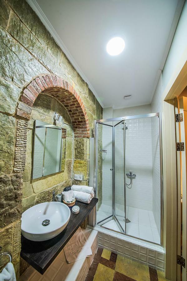 Emigrant Boutique Hotel Тбилиси Екстериор снимка