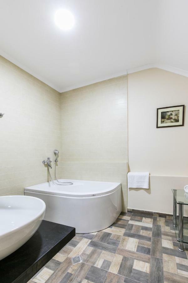 Emigrant Boutique Hotel Тбилиси Екстериор снимка